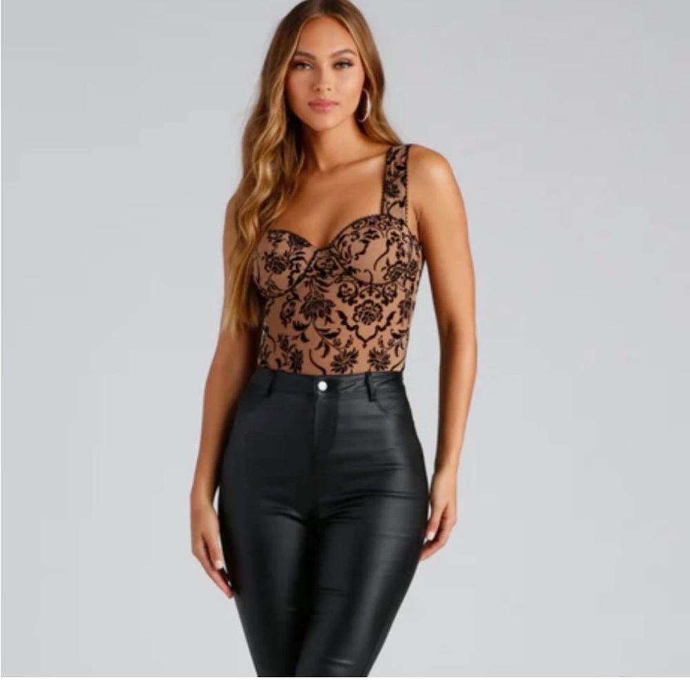 WINDSOR Floral Lace Bodysuit